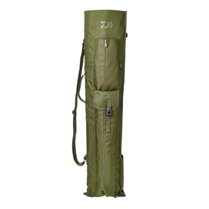 DAIWA Black Widow Quiver Holdall 132x32x2cm in olive green with multiple compartments, adjustable strap, and durable material for fishing gear storage.